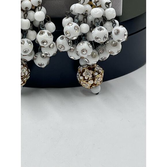 Hattie Carnegie Vintage Signed White Beaded Cluster Cha Cha Clip On Earrings - Picture 4 of 14